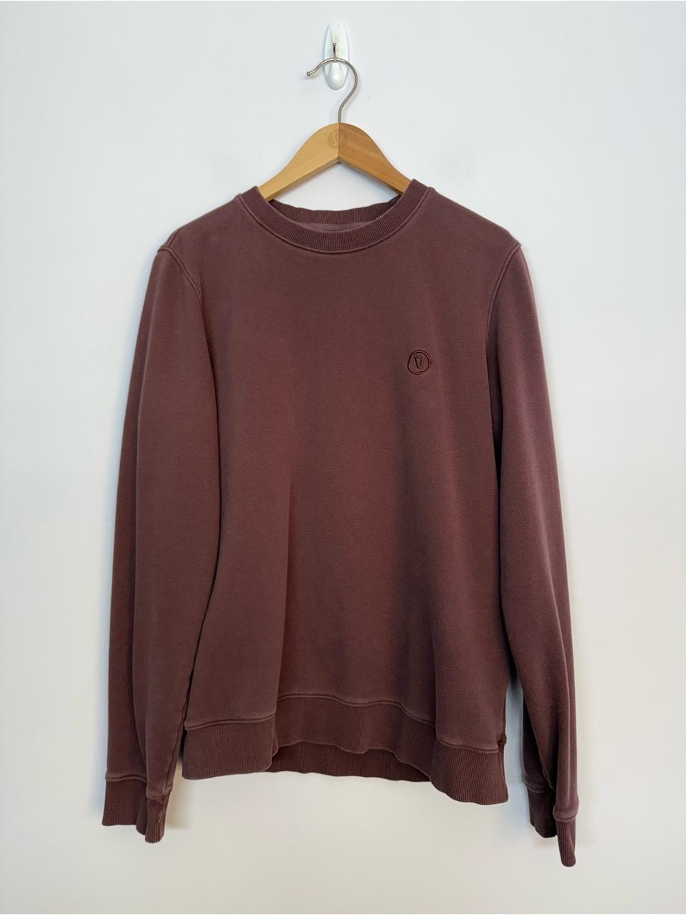 7: Vuori Cypress Crew Hazelnut? Size Medium Maroon